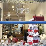 Vitrine Mim's Noël avec boîte aux lettres rouge et cartes postales décoratives