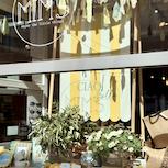 Vitrine Mim's printanière avec lunettes, fleurs et tenture Ciao Bella